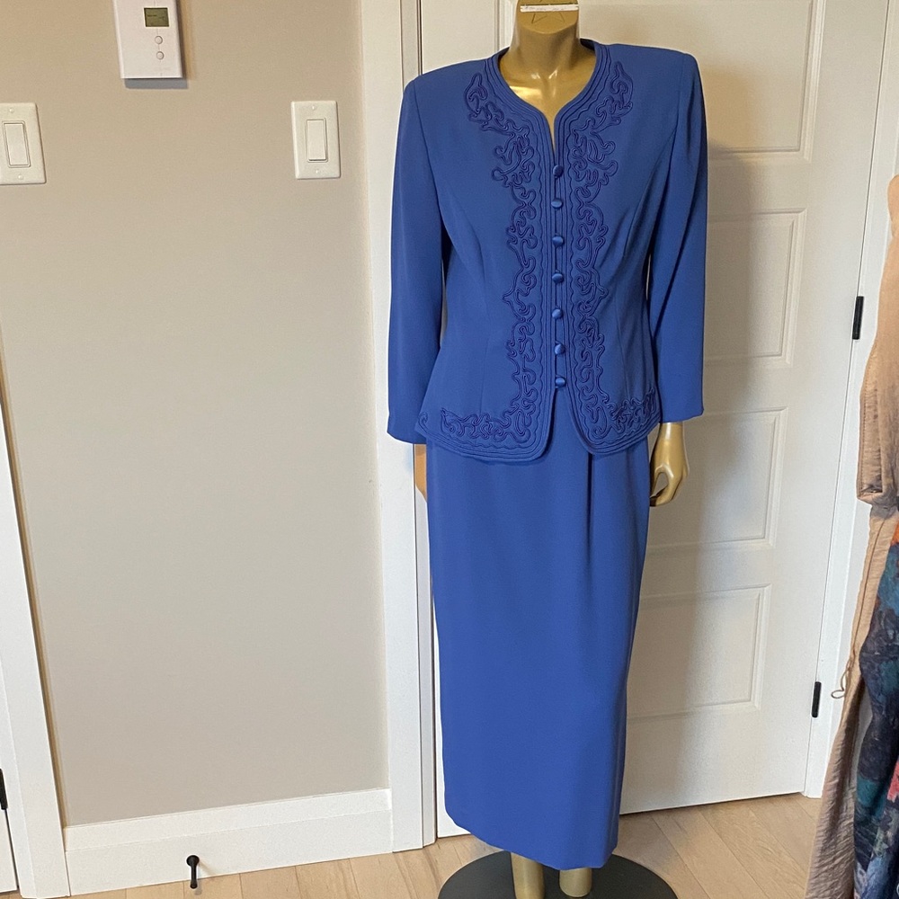 Donna Morgan Royal Blue Skirt Set made in Canada lined beautiful details lined